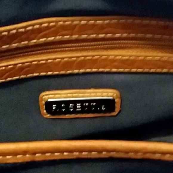 Handbag - Picture 2 of 6